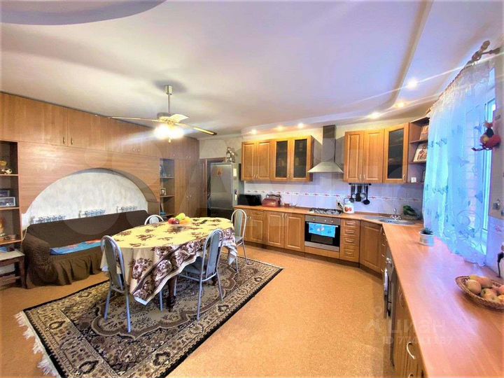 Коттедж 238 м² на участке 13 сот.