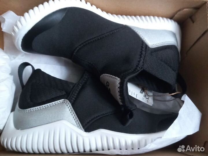 Кроссовки Adidas новые 29) 31)