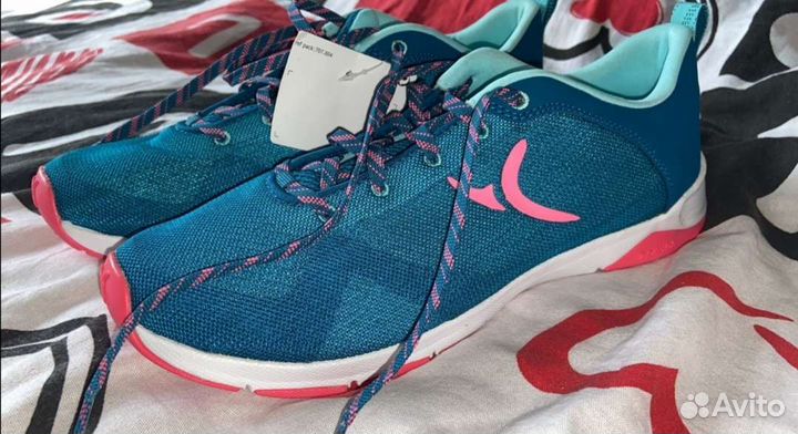 Кроссовки новые