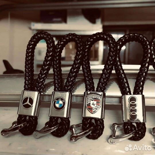 Стильный кожаный брелок плетёнка