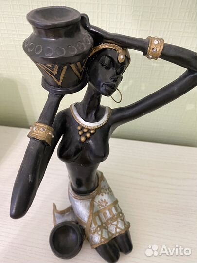 Фигурка девушки