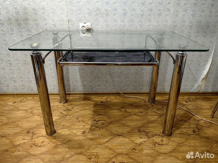 Кухонный стол