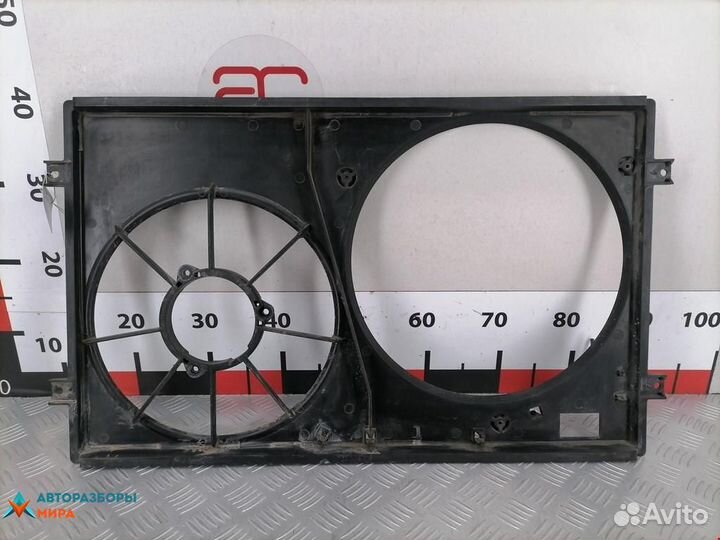 Диффузор вентилятора Volkswagen Golf 3 2000