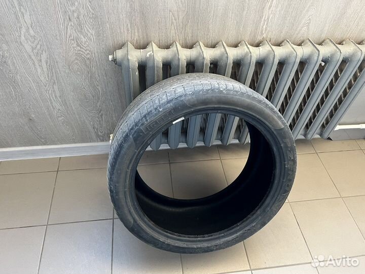 Pirelli P Zero 295/35 R21