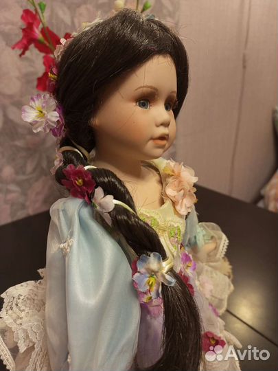 Кукла фарфоровая коллекционная