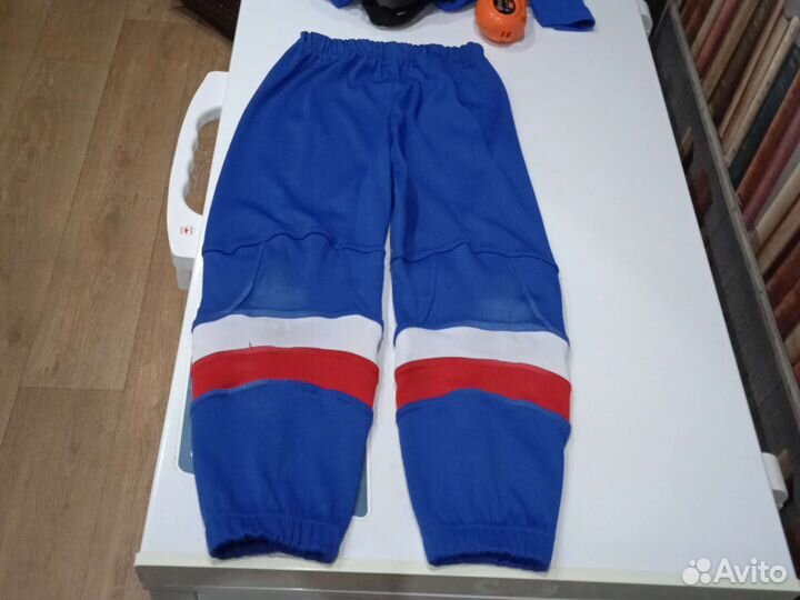 Хоккейные гамаши, майка, налокотники