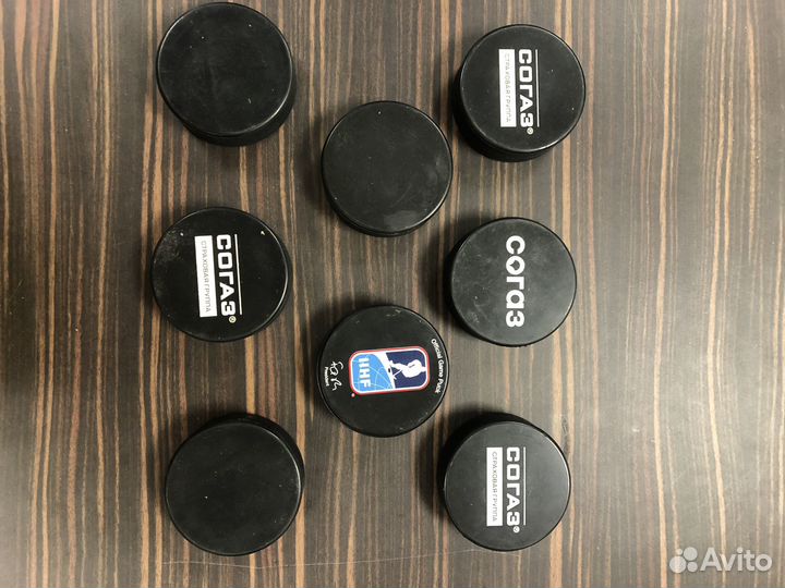 Хоккейнные шайбы