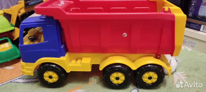 Игрушка самосвал большой