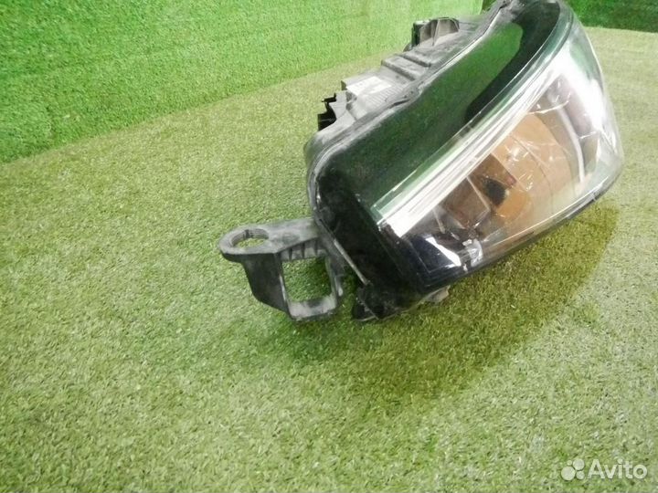 Фара левая Skoda Rapid