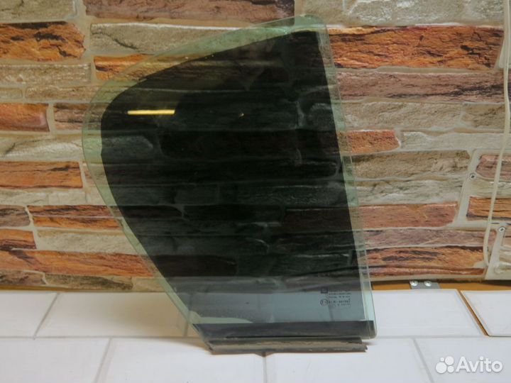 Стекло заднее правое форточка Opel Astra H Астра