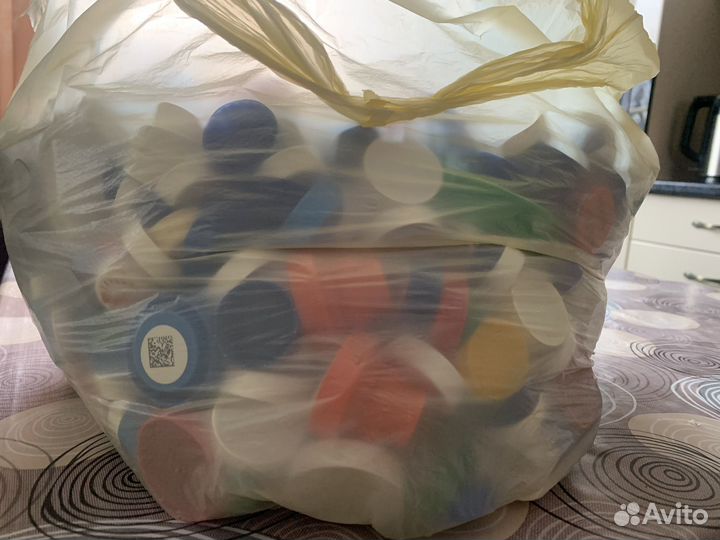 Крышки пластиковые от бутылки