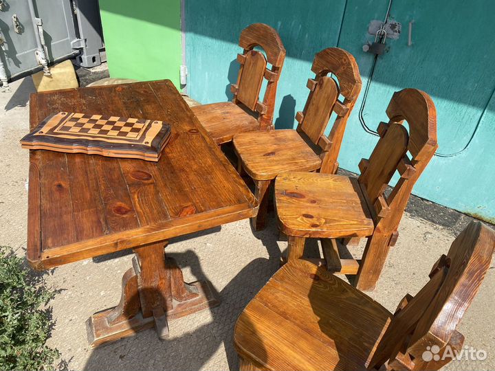 Стулья и стол дерево