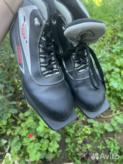 Лыжные ботинки