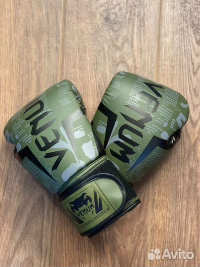 Новый шлем, перчатки, щитки Venum