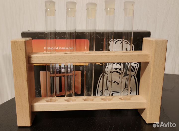 Набор пробирок для специй на подставке из дерева