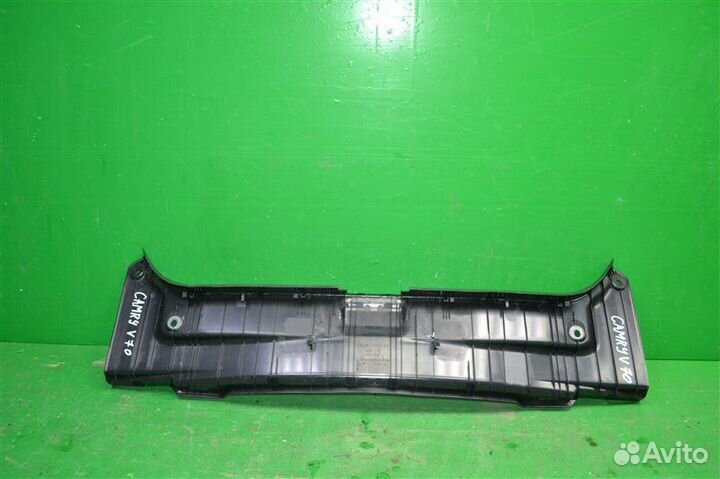 Накладка замка багажника Toyota Camry V70 2018