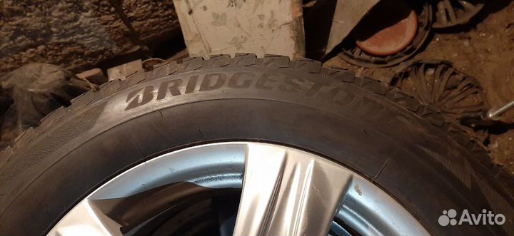 Bridgestone Blizzak Spike-02 235/60 R17 106T