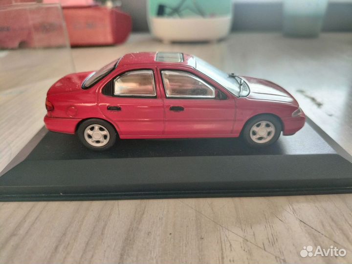 Ford Mondeo minichamps