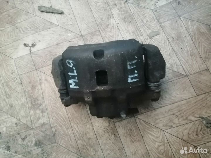 Суппорт передний (правый левый ) Mitsubishi Lancer