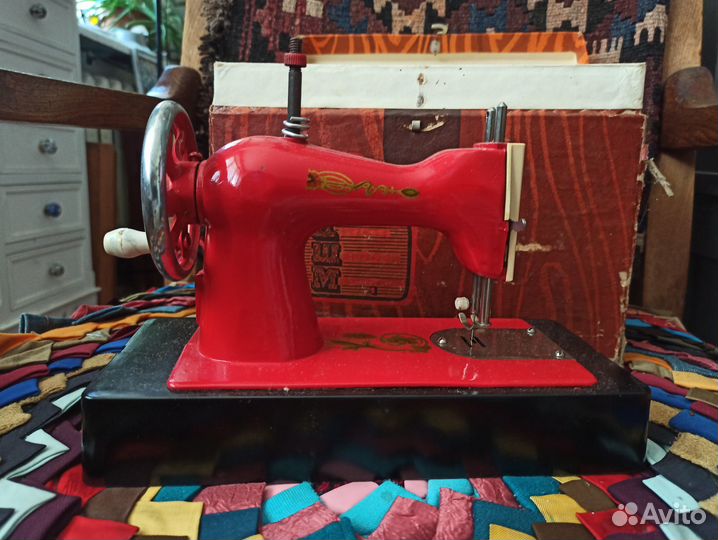 Детская швейная машинка