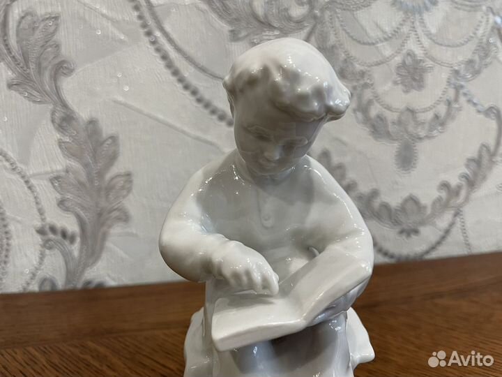 Фарфоровая статуэтка «Ленин в юности» (лфз)