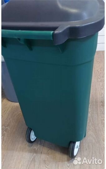 Мусорный бак на колесах