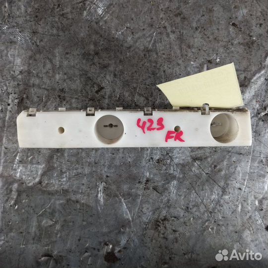 Кронштейн бампера передний правый Nissan Teana J32