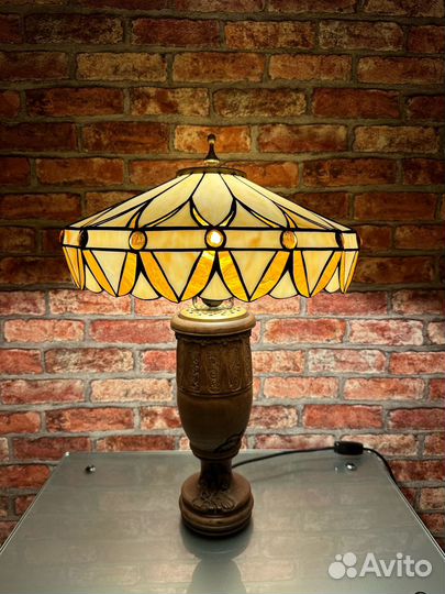 Настольная лампа тиффани