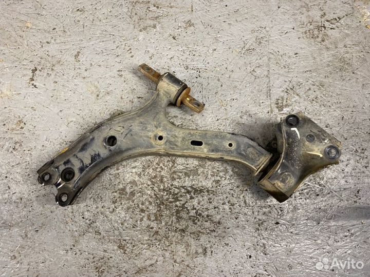 Передний Правый Рычаг на Honda CRV 4 2011-2018 г.в