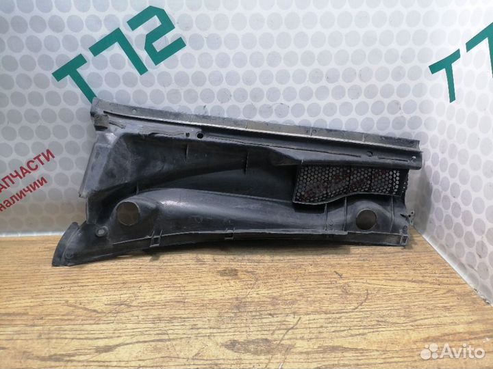 Жабо правая Toyota vitz Yaris scp10