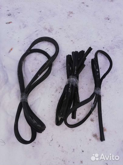 Уплотнитель Нива Шевроле