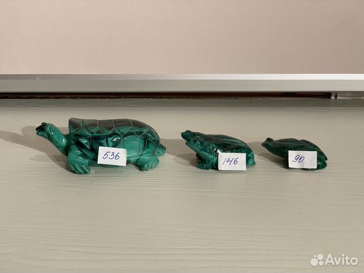 Фигурки разных животных из малахита