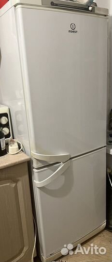 Холодильник бу indesit