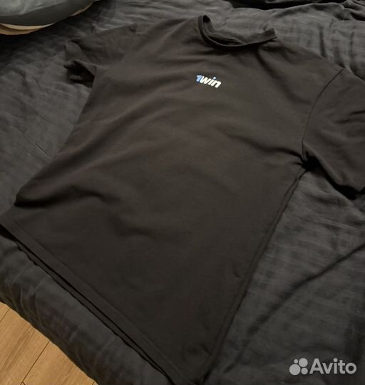 Футболка 1win