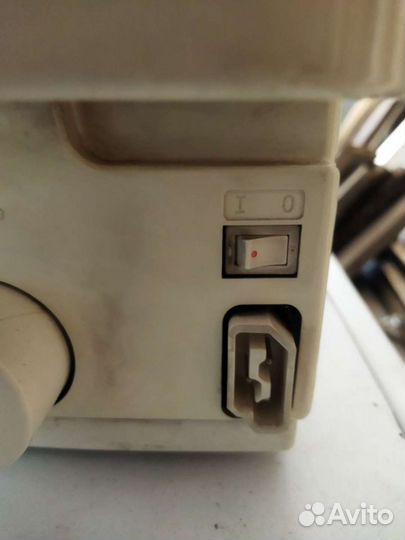 Швейная машина коверлок распошивальная