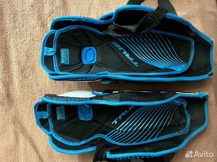 Щитки хоккейные true AX9