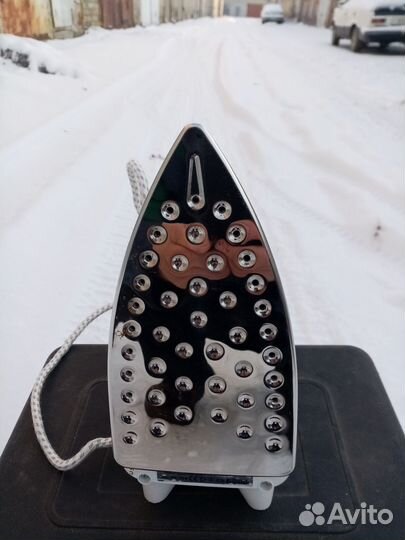 Утюг, стулья, гладильная доска