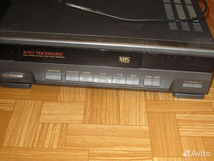 Видеомагнитофон кассетный