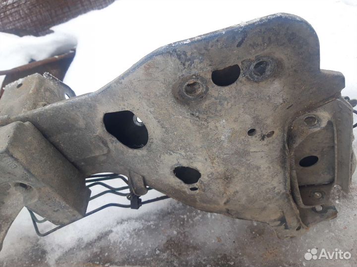 Алюминивая моторная балка рено твинго1