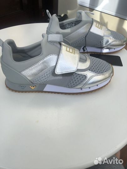 Кроссовки новые