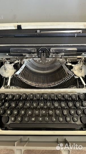 Пишущая печатная машинка Любава