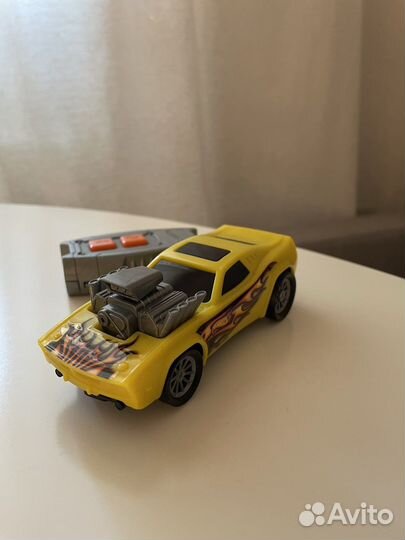 Машинка Hot wheels с пультом ду