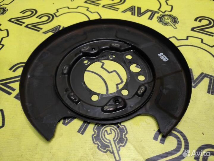 Щиток тормозного механизма задний левый Nissan