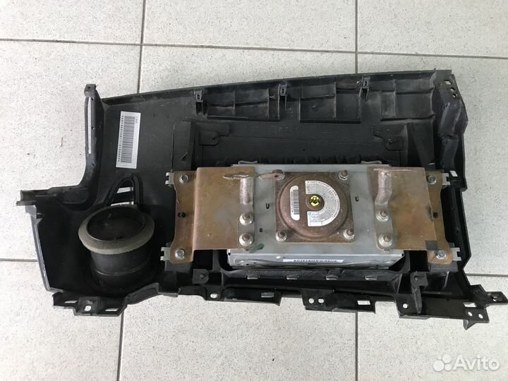 Накладка торпеды правая с подушкой Mazda 3 BK