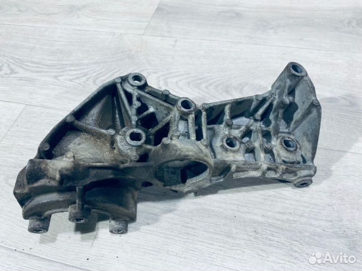 Кронштейн генератора Renault Logan 2 седан K4M