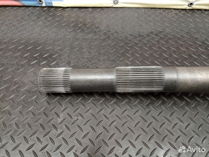 1363851 Полуось с блокировкой