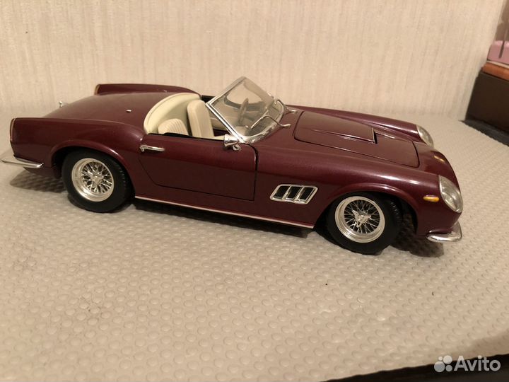 Модель автомобиля Ferrari California 250GT