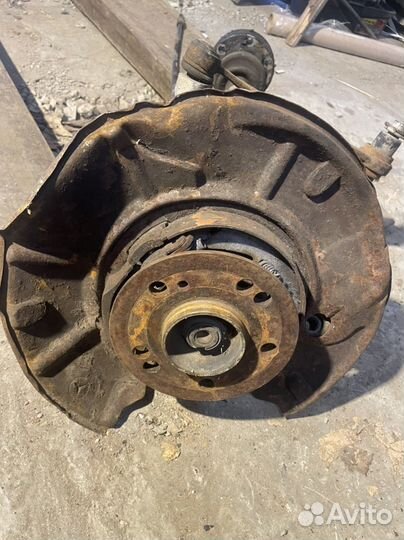 Задняя левая ступица Mercedes w220