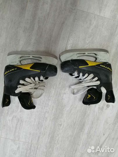 Коньки хоккейные