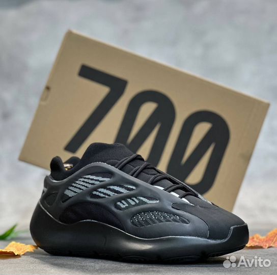 Adidas yeezy boost 700 черные разм. 44